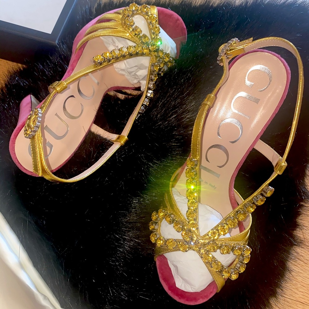 NWOT Gucci Velvet/Crystal Platform Sandals 💖